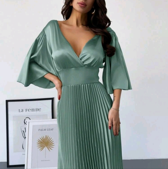 Elegant Romantic V-Neck Ruffle Sleeve High Waist Gold Pleated Maxi Dress - Picture 6 of 6